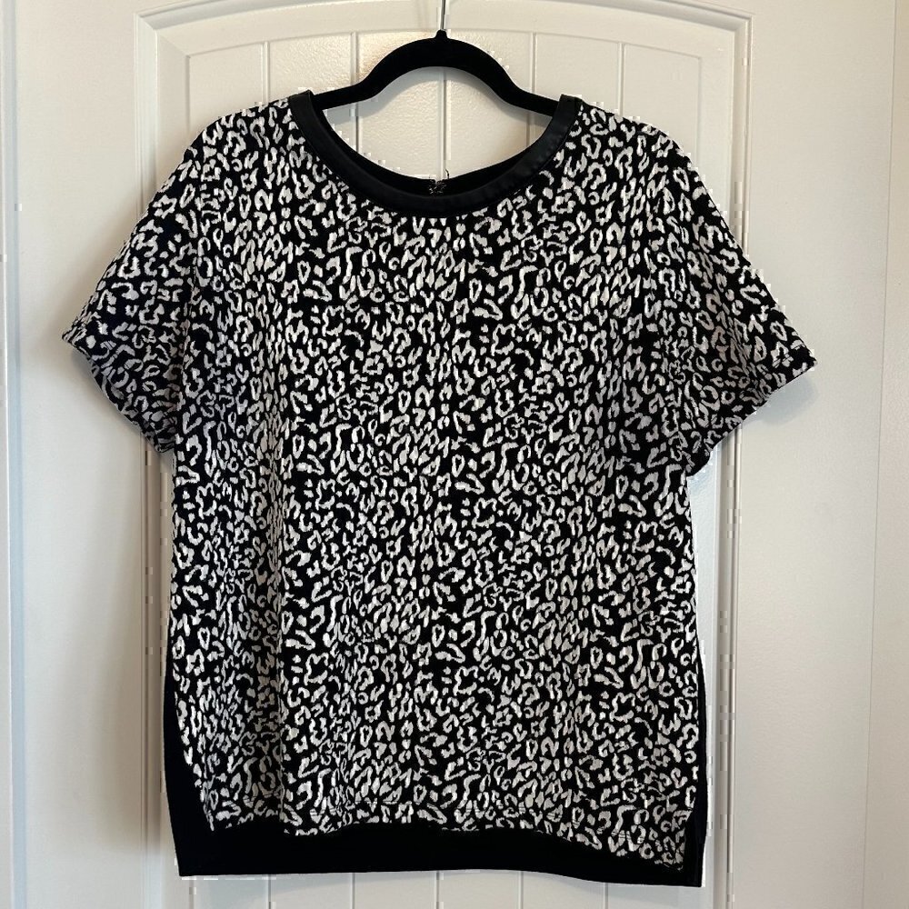 Jaclyn Smith monochromatic short sleeve animal print black white blouse XL